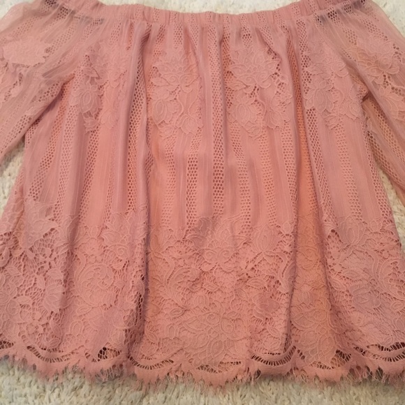 Blush Lace Off-Shoulder Top NWT - Picture 4 of 5
